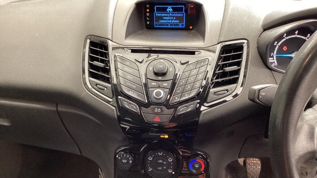 Ford Fiesta thumb 7